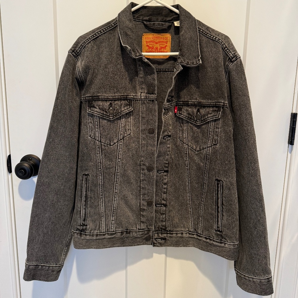 Levi's Jean Jacket - Size: Medium (Never Worn)